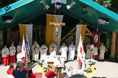 Festgottesdienst zum 1.000 Todestag des Heiligen Heimerads auf dem Hasunger Berg (Foto: Karl-Franz Thiede) Festgottesdienst zum 1.000 Todestag des Heiligen Heimerads auf dem Hasunger Berg (Foto: Karl-Franz Thiede)